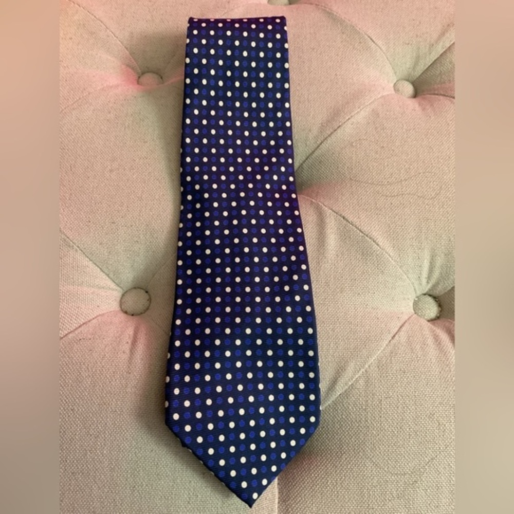 RALPH lAUREN NAVY AND WHITE  POLKA DOTS 100. SILK MENS